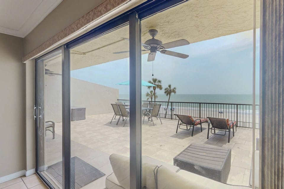 Ocean Sands pool and spa area awaits you.