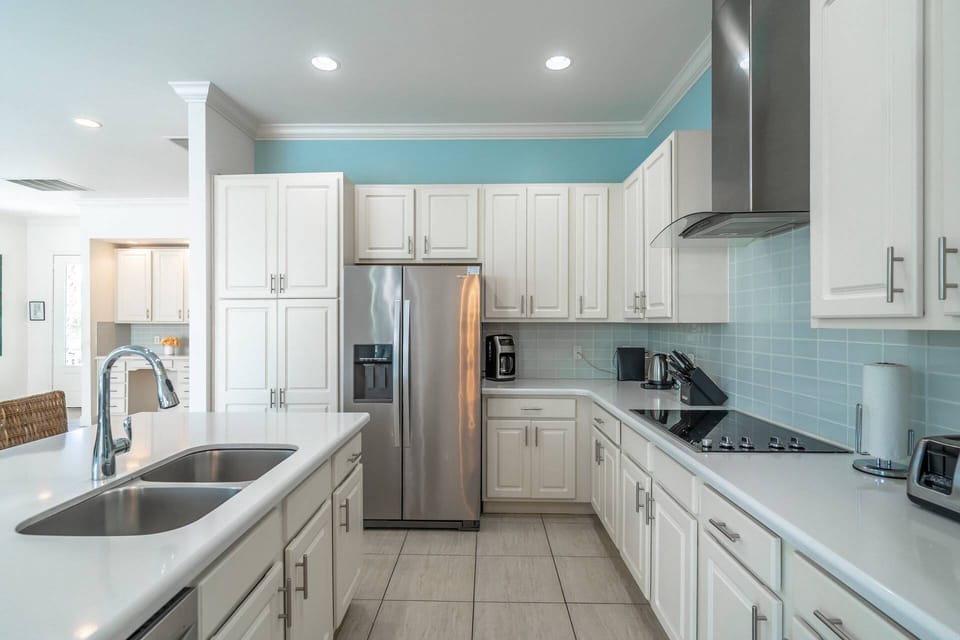Fully equipped Gourmet Kitchen with stainless steel appliances