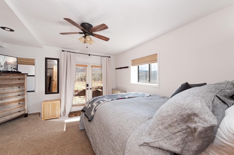 Master Bedroom - Queen, TV and Patio