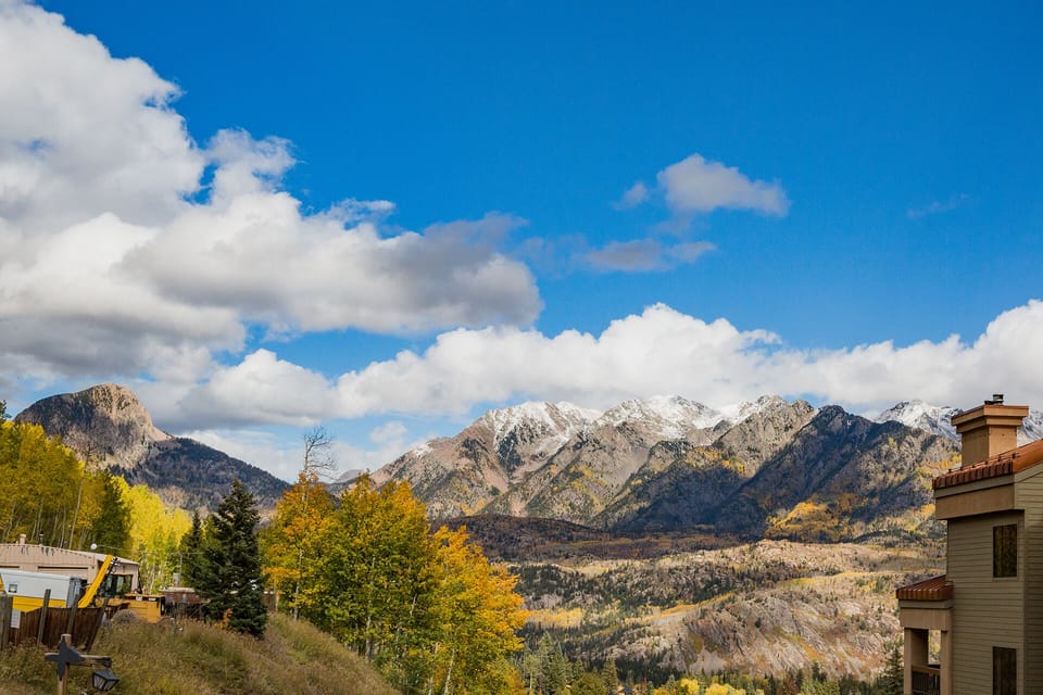 Fall colors and views of Spud Mountain and the Needs Range from the deck