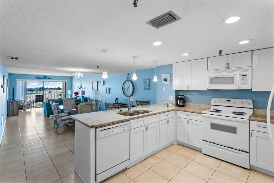 Beach Place #403