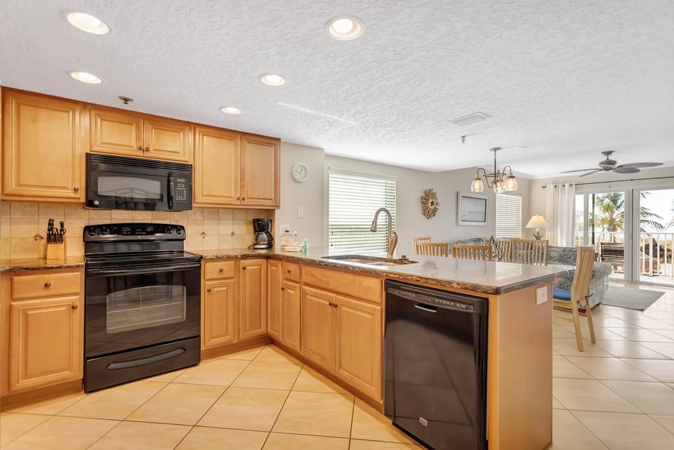 Beach Place 106 Kitchen
