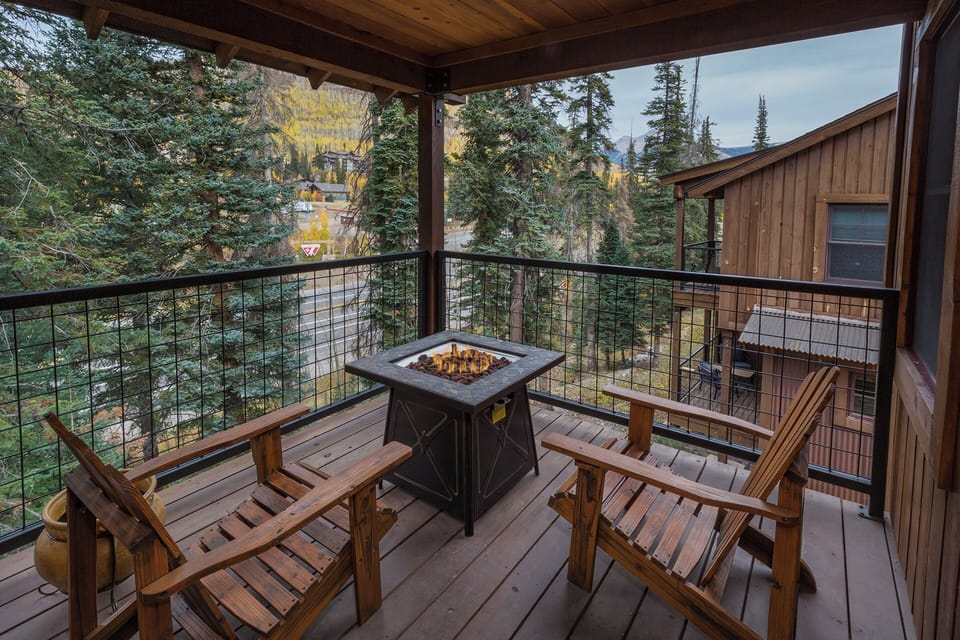 Master Bedroom Deck - Gas firepit
