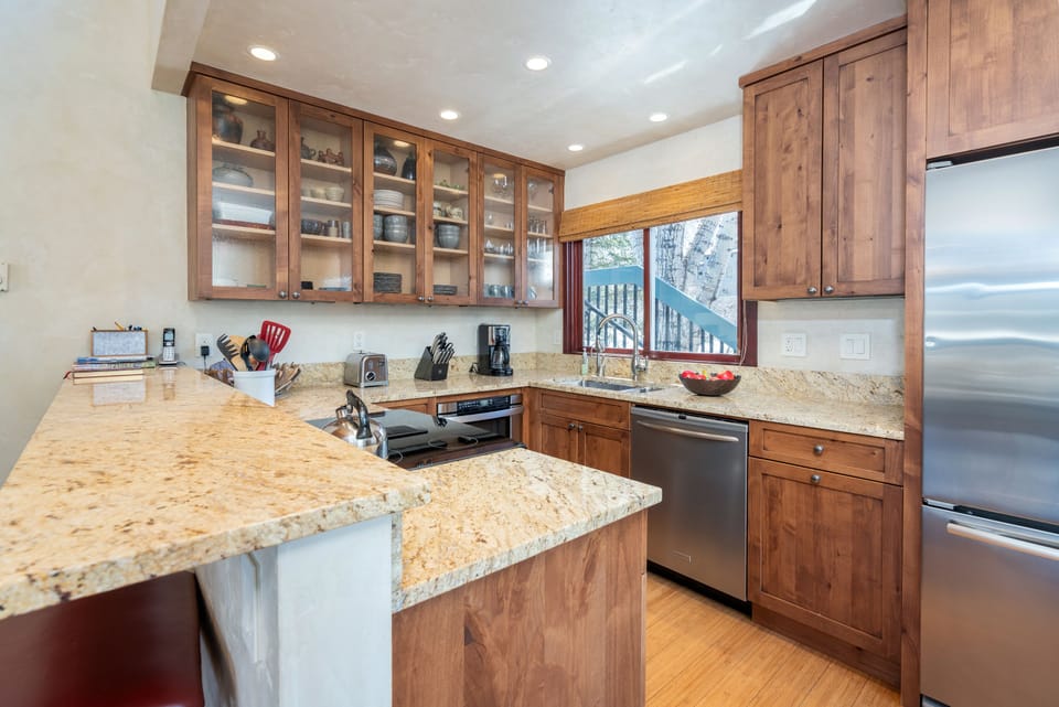 9-telluride-riverside-b201-kitchen_0