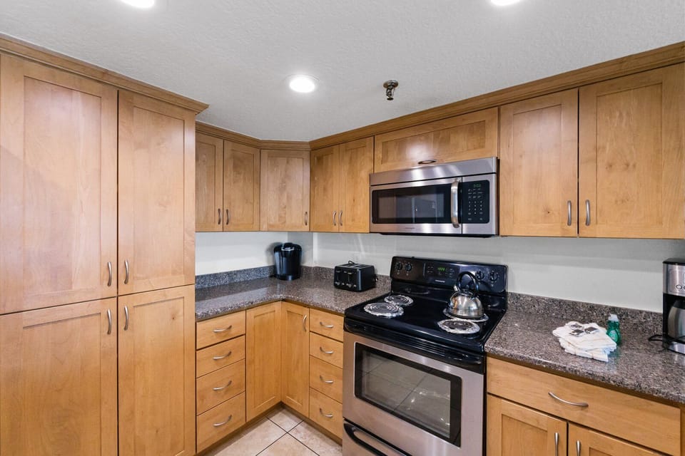 Beach Place 402 Kitchen