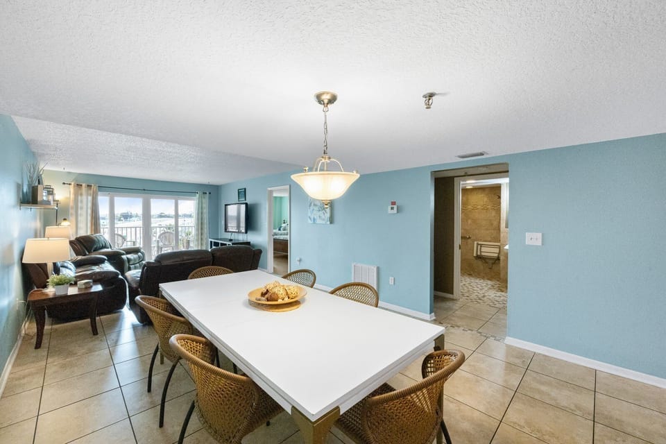 Beach Place 402 Dining Room