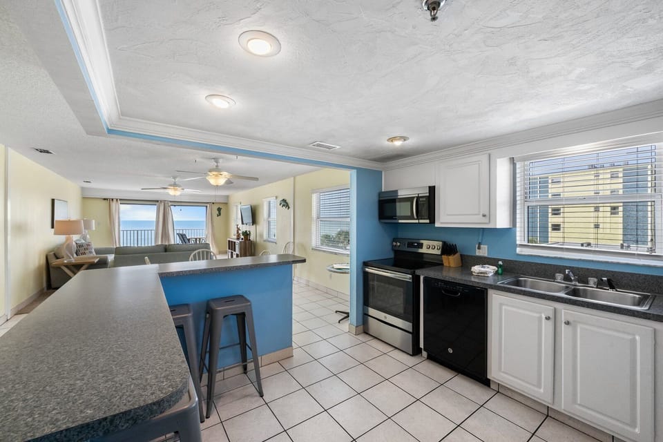 Sea Breeze 308 Kitchen
