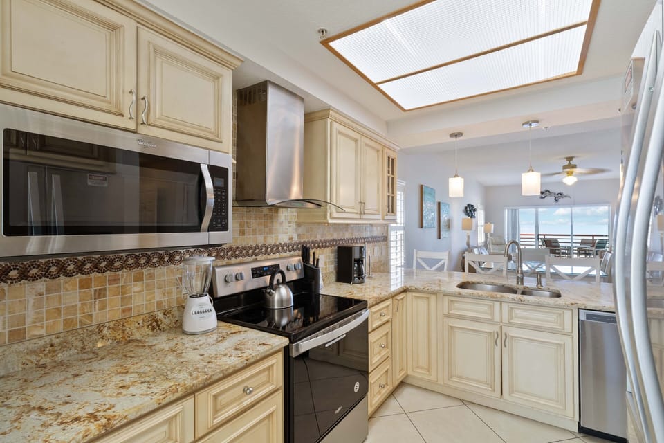 Crimson 201 Kitchen