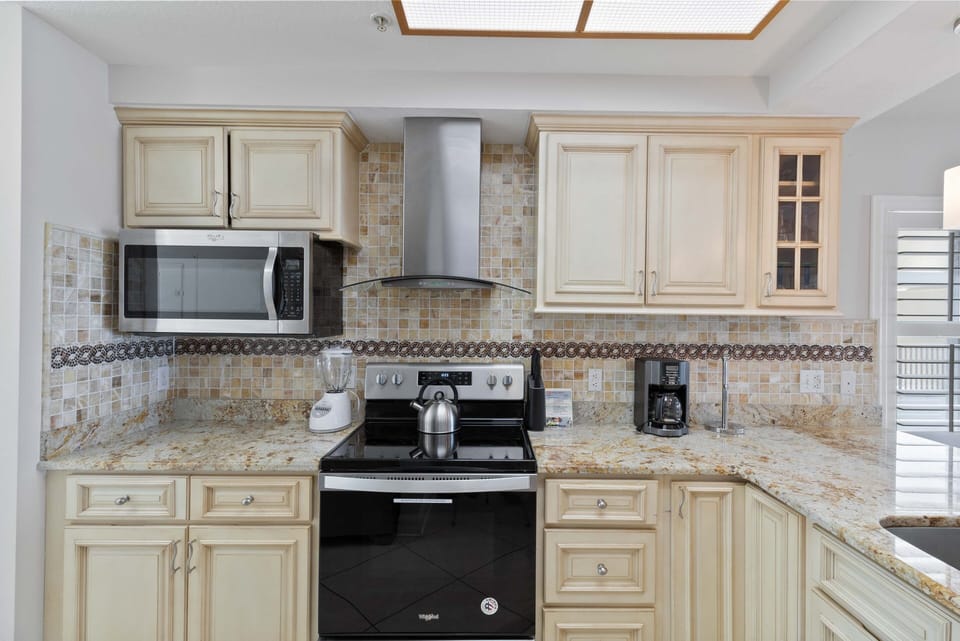 Crimson 201 Kitchen
