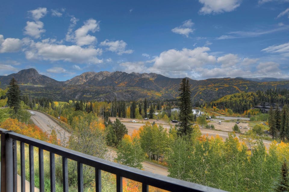 Amazing fall colors views from the deck of the Needles Range and Spud Mountain