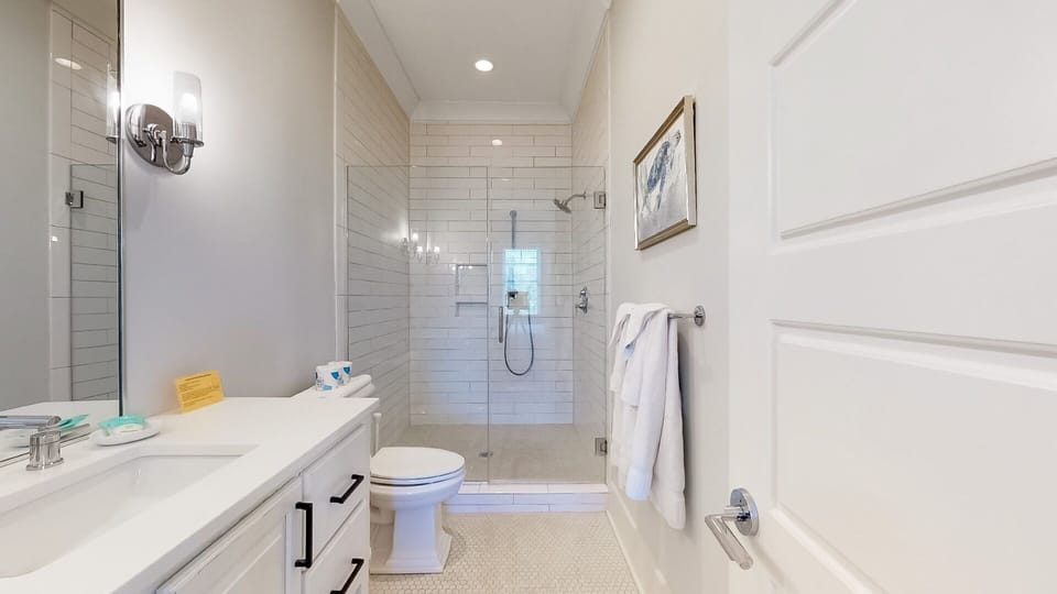 BR5: Private Bath