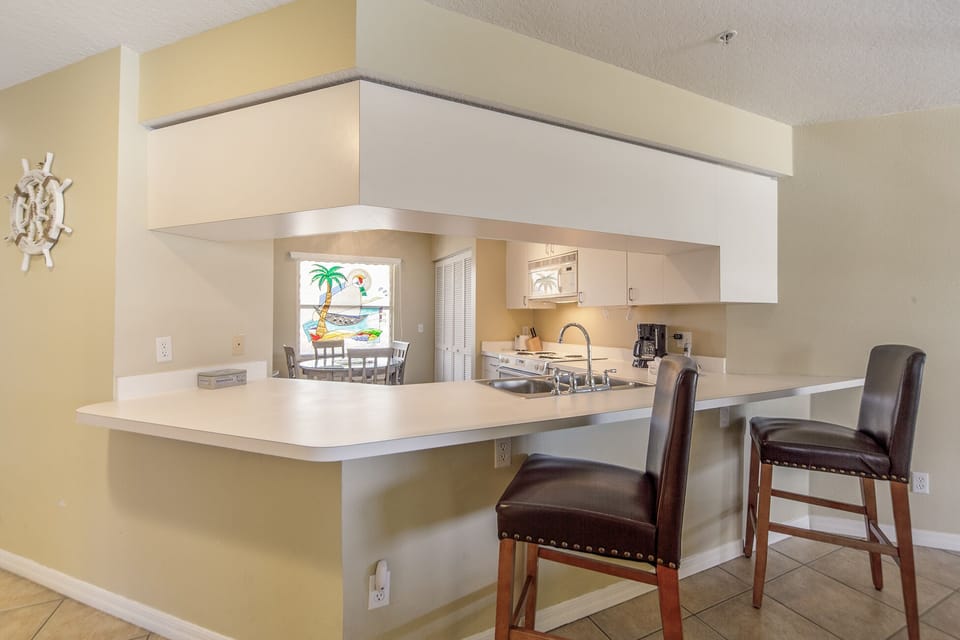 Crimson 204 Dining Bar
