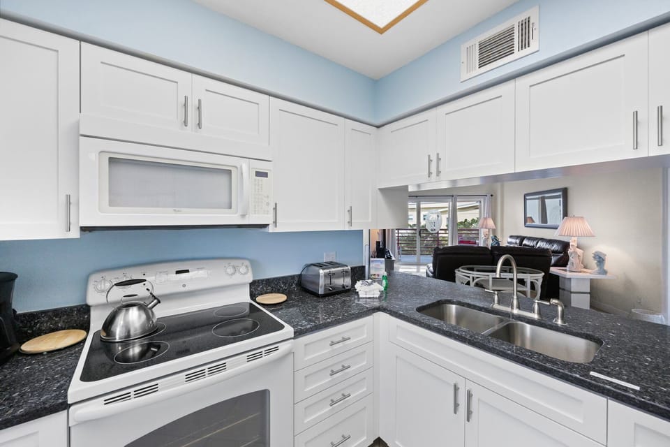 Crimson 205 Kitchen