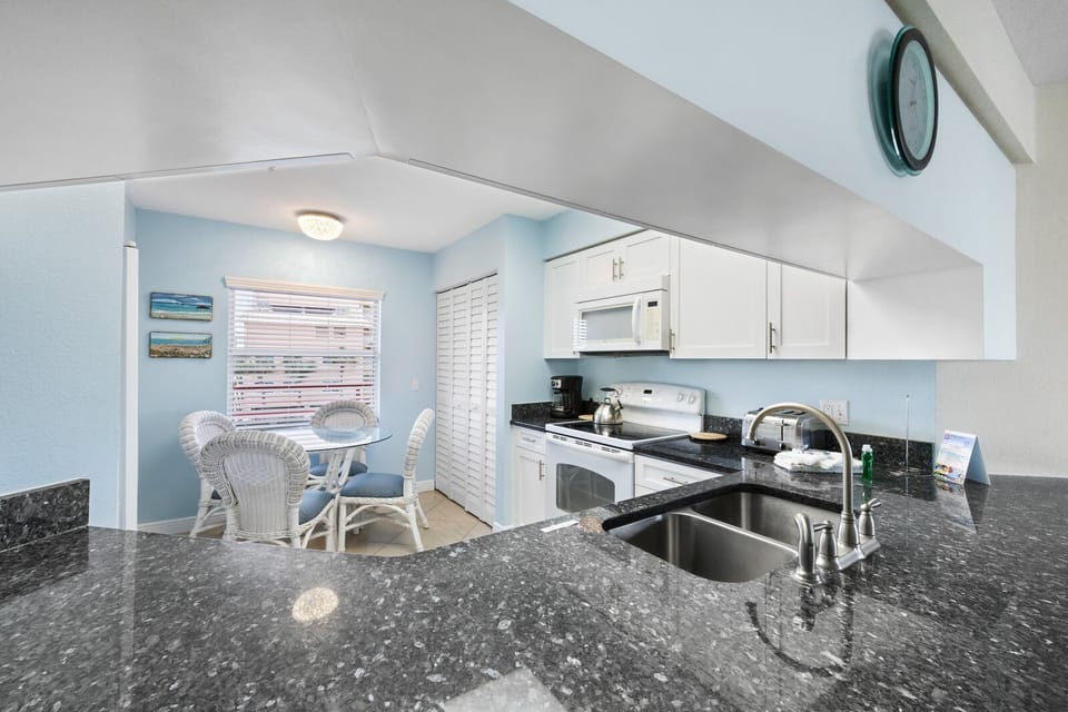 Crimson 205 Kitchen