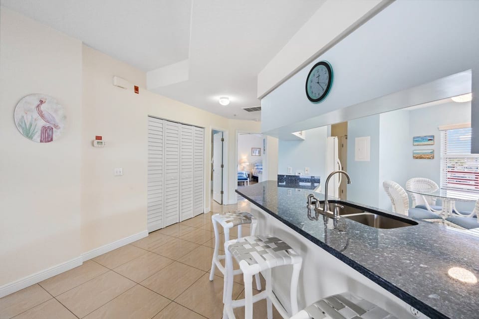 Crimson 205 Kitchen
