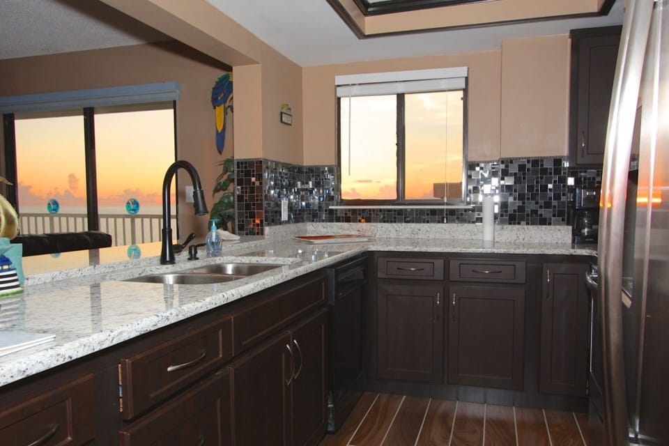 Newly remodeled kitchen.  Fully equipped with all major applicances.