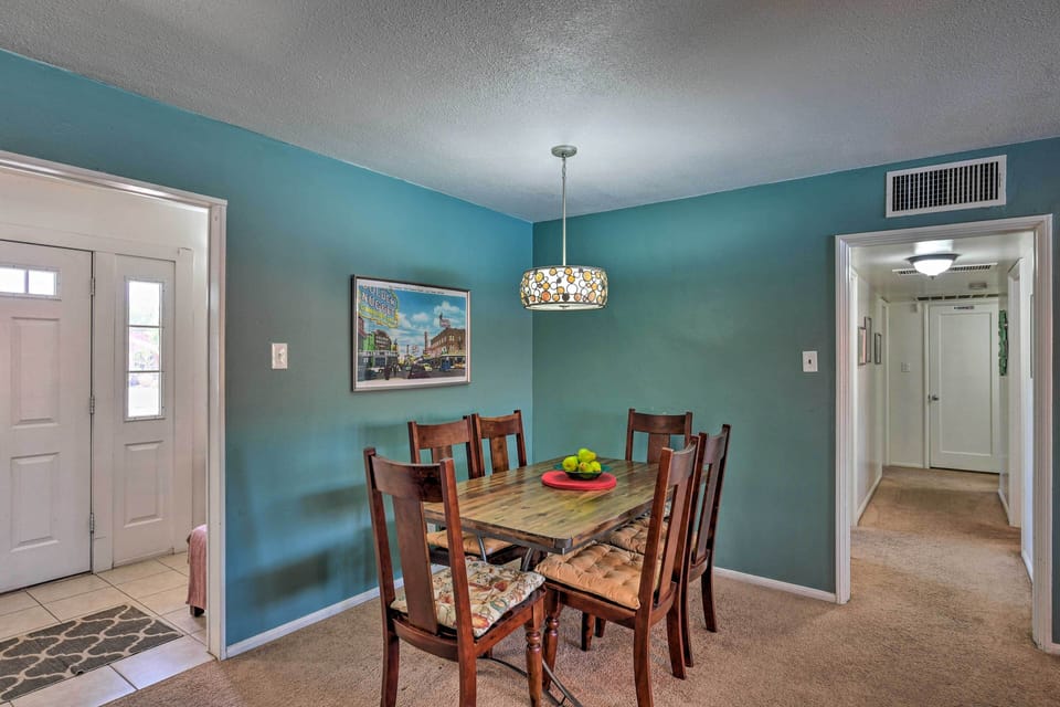 Living Area/Dining Area