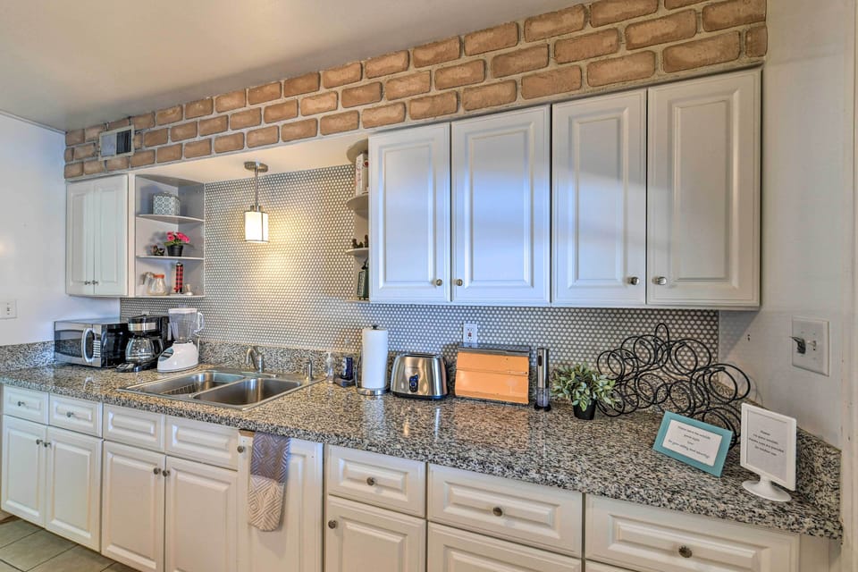Kitchen | Fully Equipped | Drip Coffee Maker | Toaster | Blender