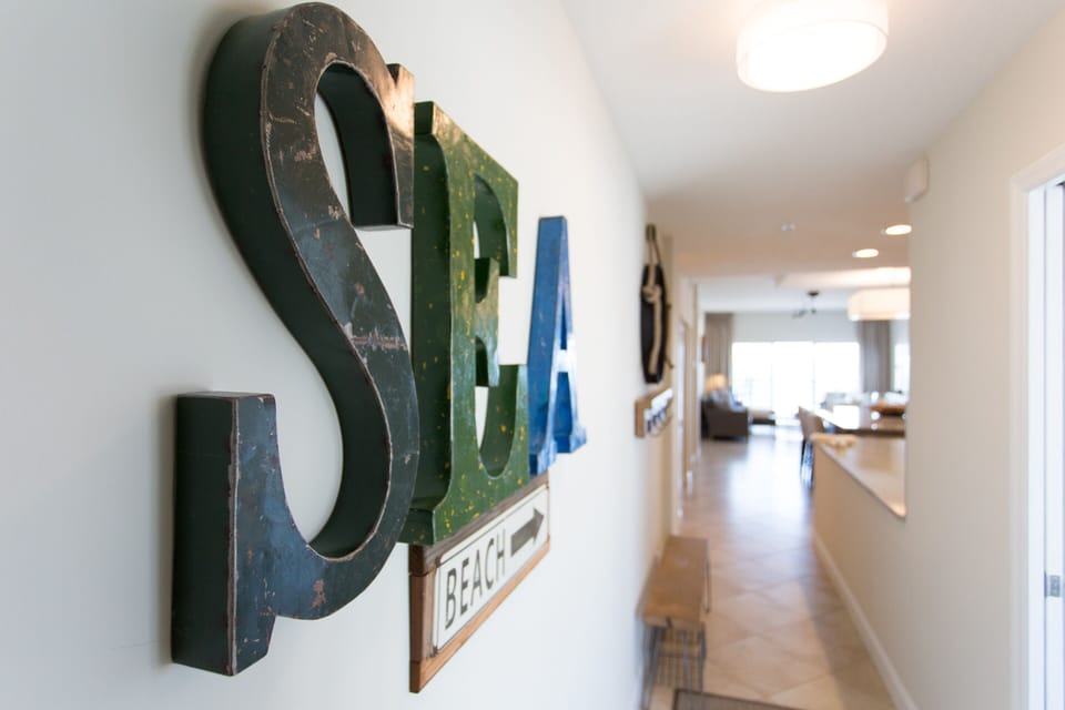 Crimson 302 Entryway