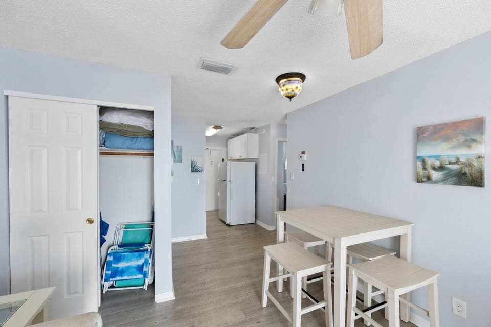 Surf Song 332 Dining Area