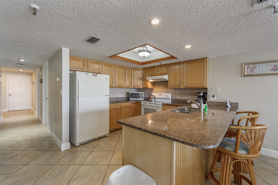 Beach Place 305 Kitchen