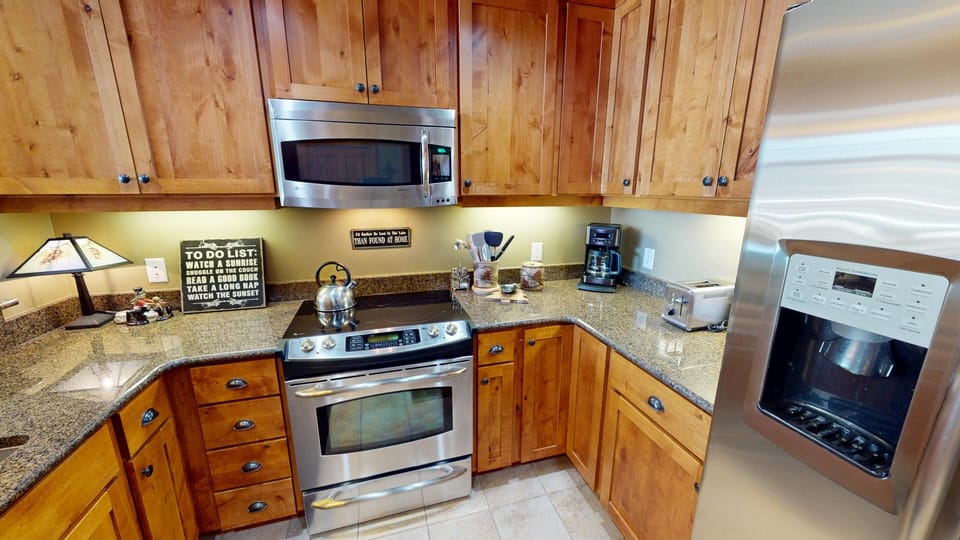 Fully Equipped Kitchen with Drip Coffee Maker - Fully Equipped Kitchen with Drip Coffee Maker