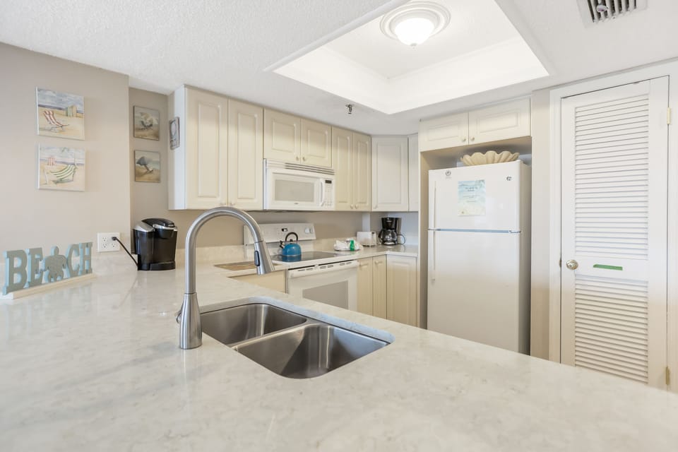 Beach Place 401 Kitchen