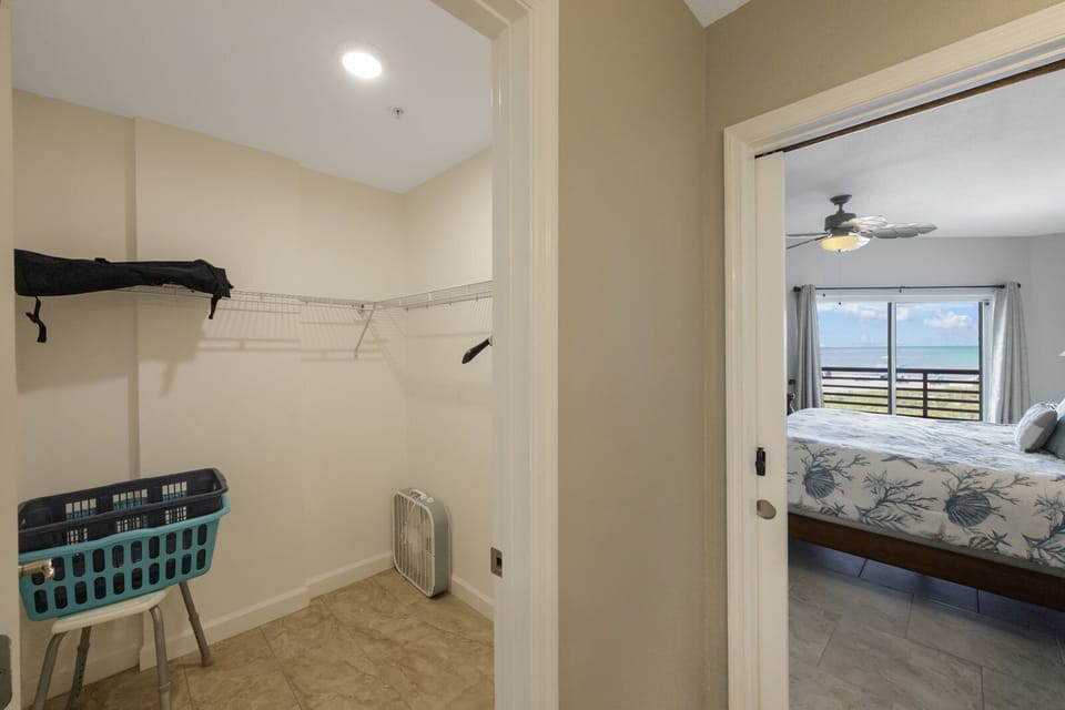 Crimson 101 Master Bedroom Closet
