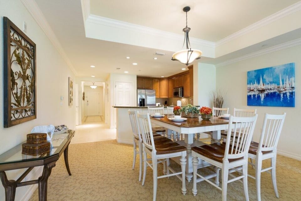 Dining Area & Kitchen