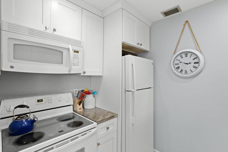 Surf Song 345 Kitchen