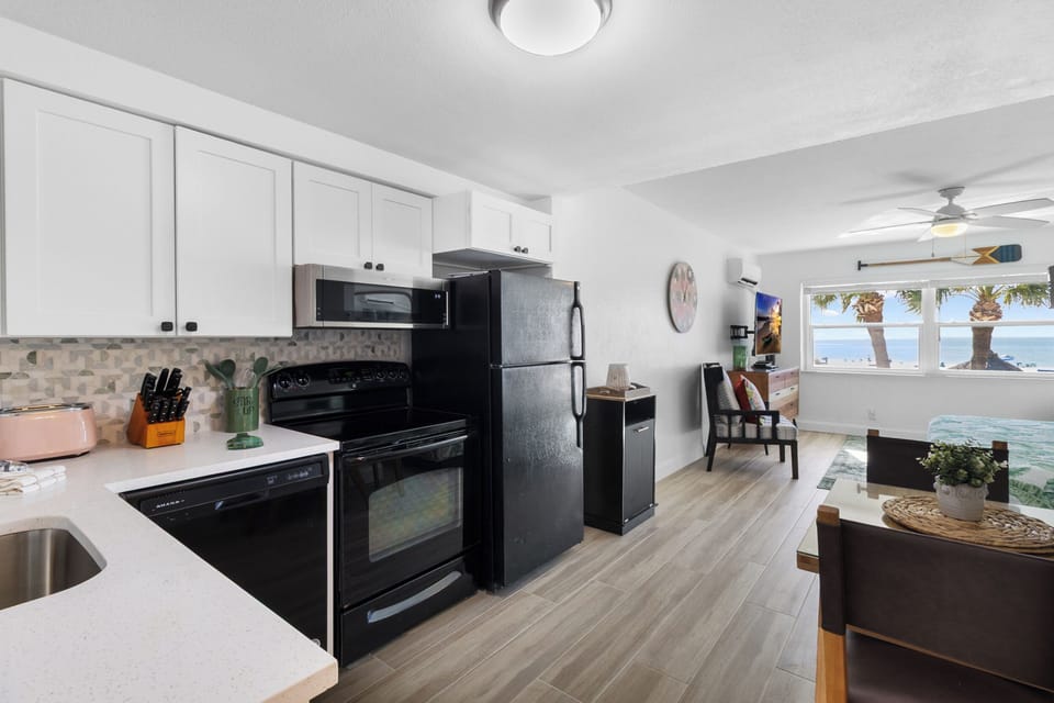 Kitchen & Dining Table