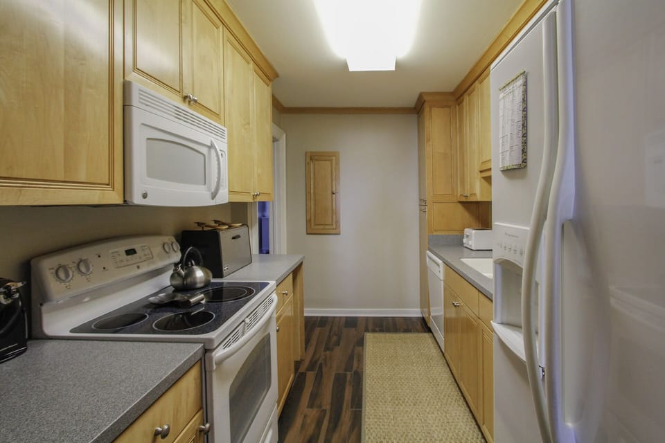 Full kitchen