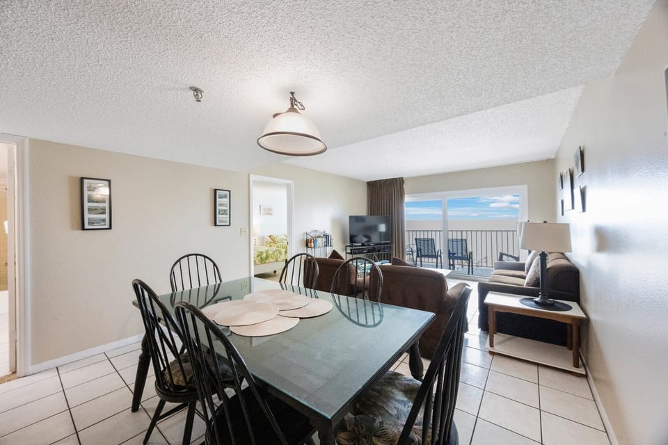 Dining Area 1-2