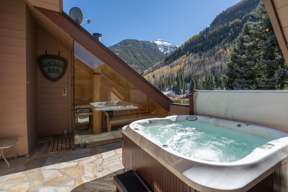 5.03-Telluride-Rivercrown7-Hot-Tub