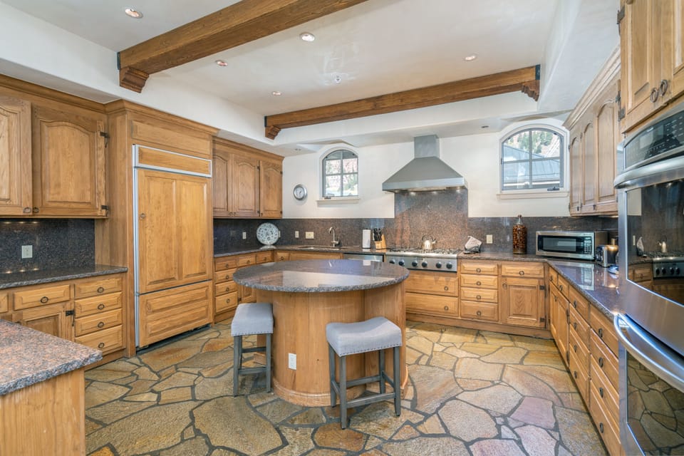 3.01-Telluride-Rivercrown7-Kitchen
