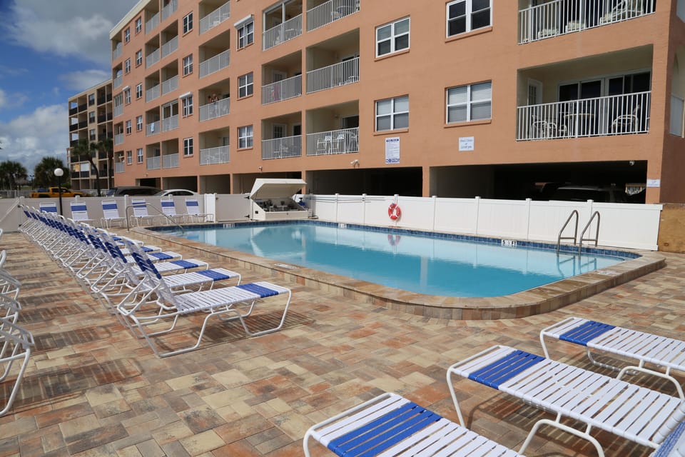 Beach Place Pool