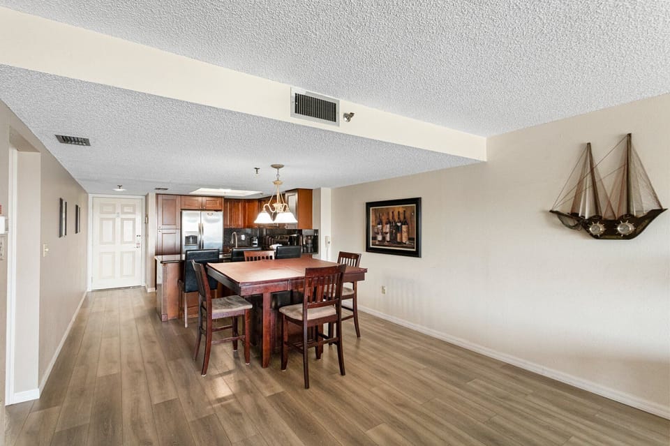 Beach Place #202 Dining Area