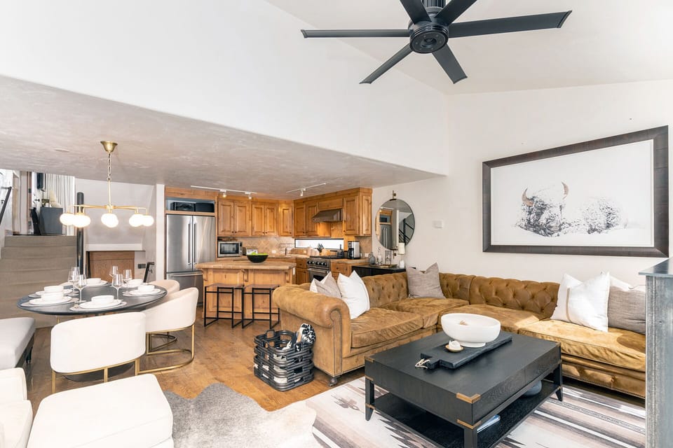 This spacious five-level condo features an entry-level half bath, a main living level, and three additional levels with bedrooms.