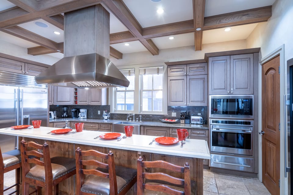 4.0-211-s-oak-telluride-kitchen1