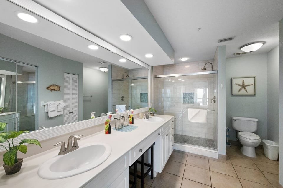 Crimson 301 Master Bathroom