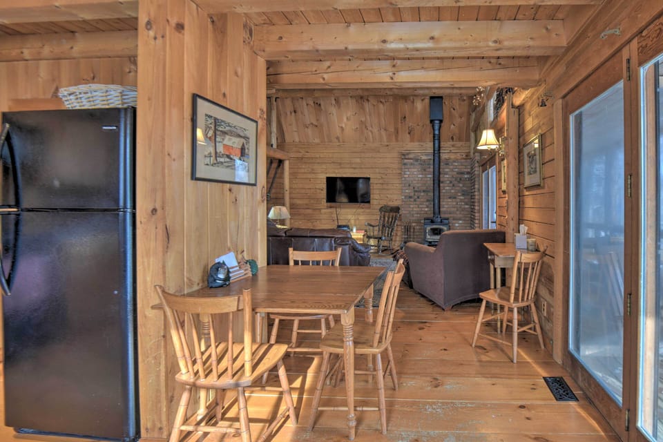 Dining Area | Dishes & Flatware Provided