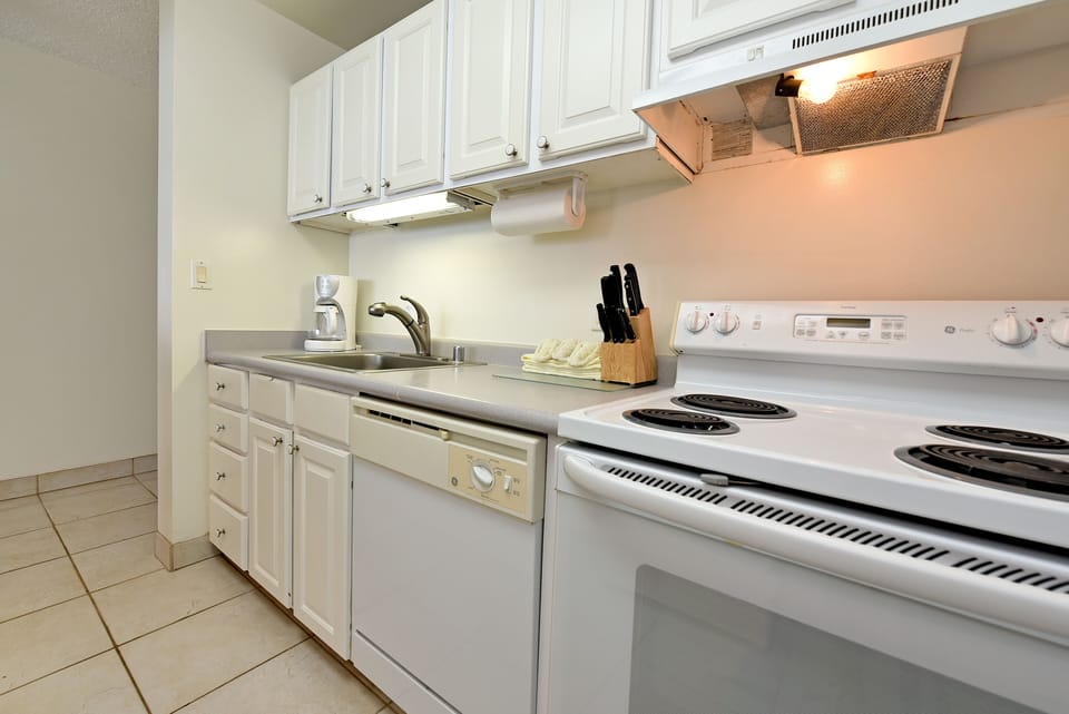 Kitchen has blender, toaster, coffee maker, bring your favorite spices!