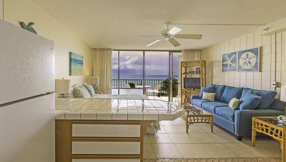 Ocean front fully equipped and recently redecorated studio
