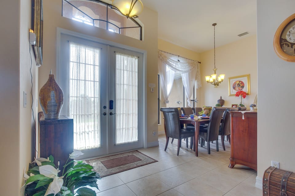 Entryway | Dining Area | Dishes & Flatware Provided
