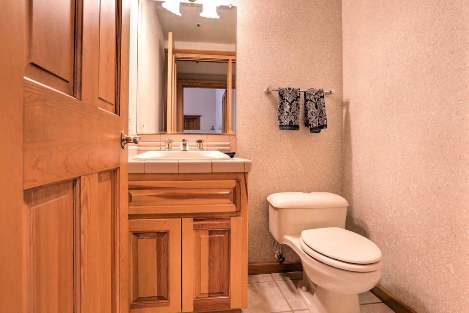 Full Bathroom | Hair Dryer | Washer & Dryer