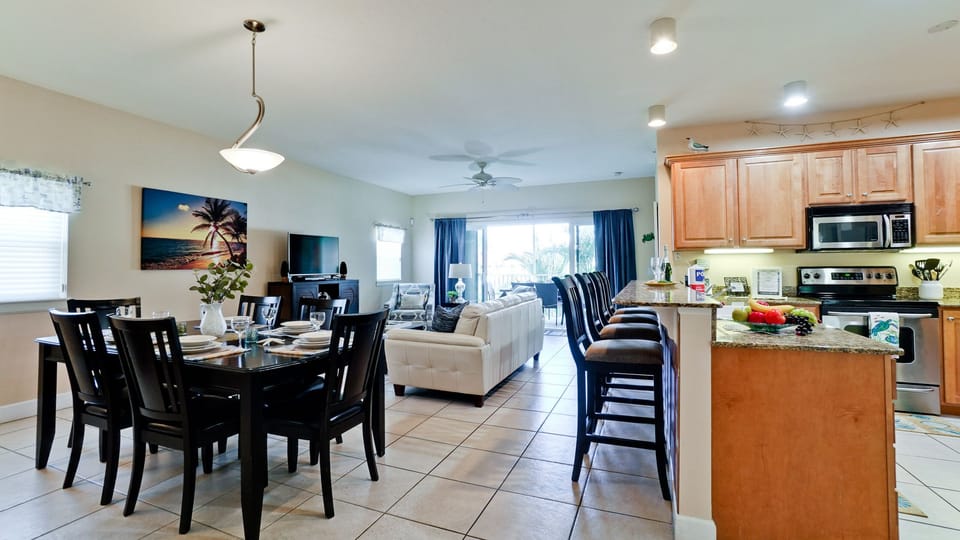 Sunflower - Dining and kitchen