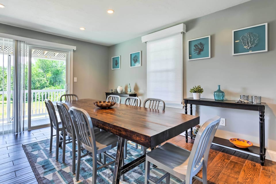 Dining Space | Dishware & Flatware Provided