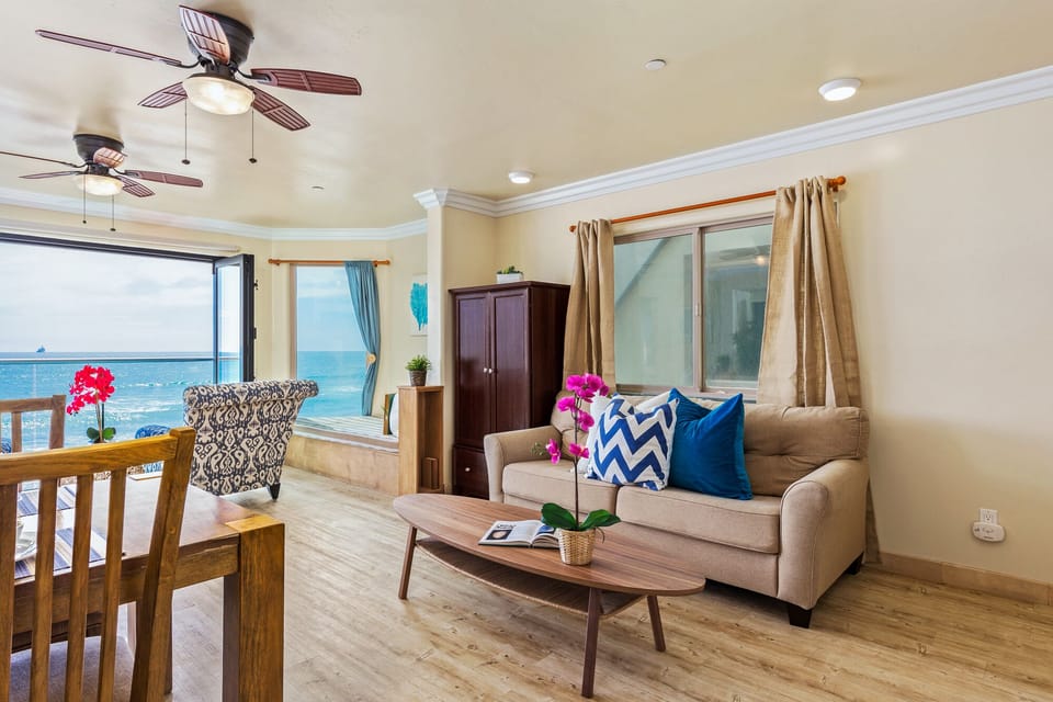 Cozy Oceanfront Living