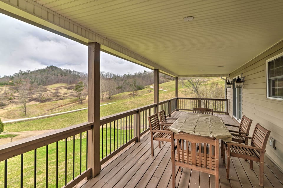 Upper Deck | Outdoor Dining | Mountain Views