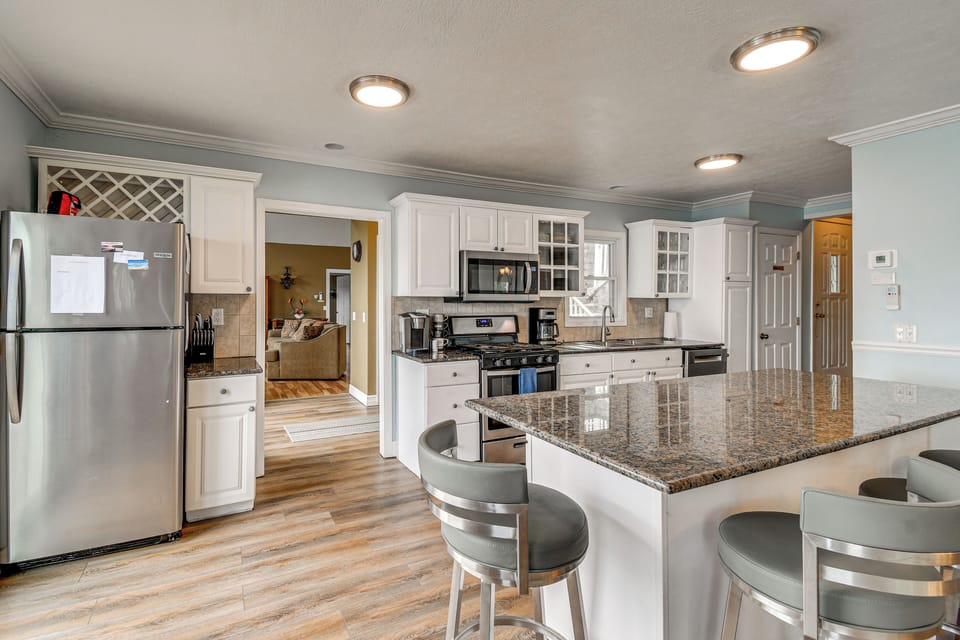Kitchen | Island Seating | Cooking Basics | Main Level